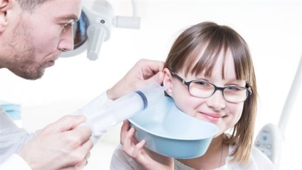 أعراض شمع الأذن عند