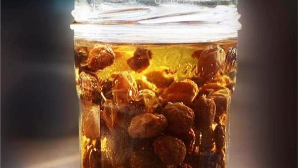 الزبيب المنقوع..