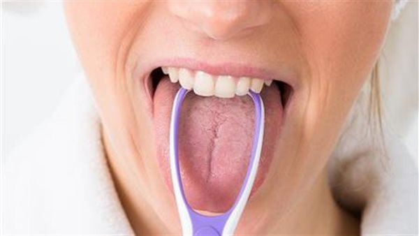 فوائد تنظيف اللسان